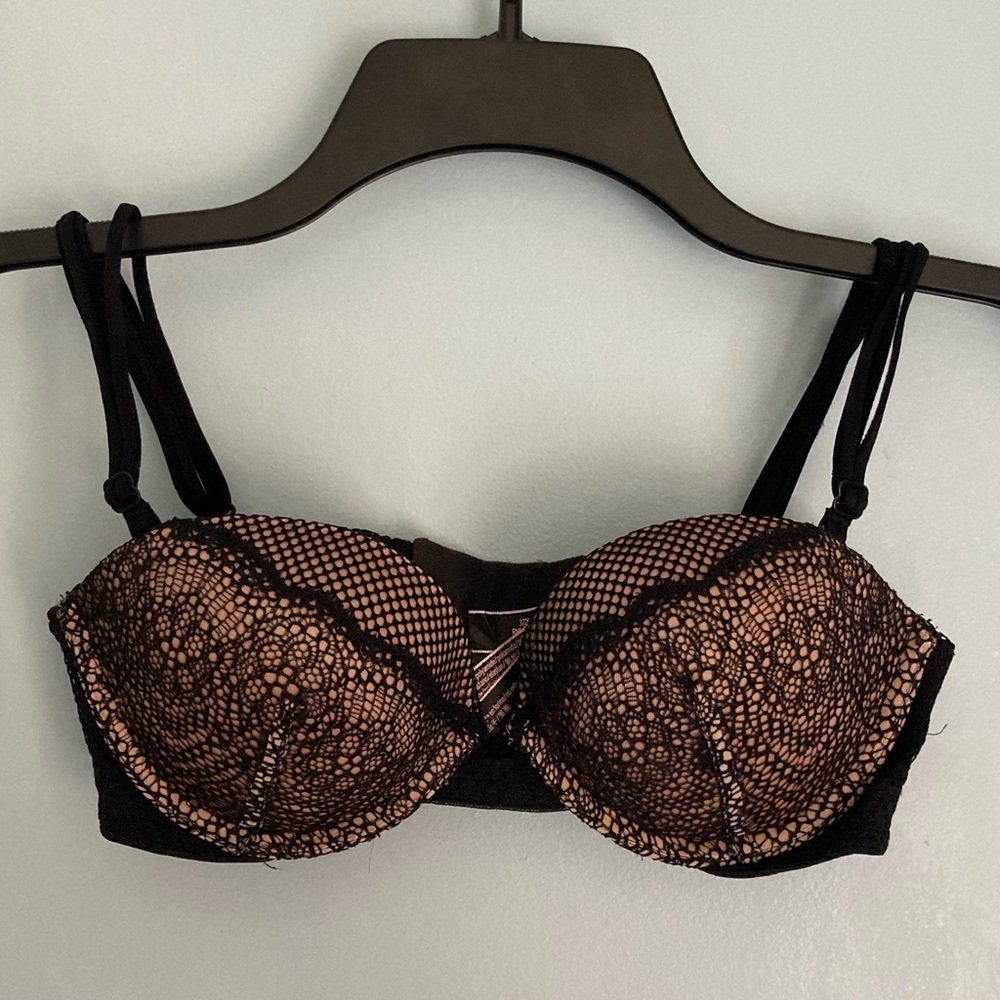 Victoria’s Secret Push Up Bra Strapless Very Sexy Black Lace With Nude 32B
